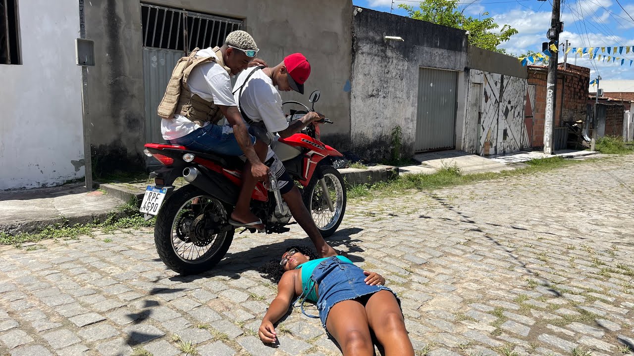 MÃE LIGA PRA POLÍCIA E DENÚNCIA SEU FILHO POR M4T4 UMA MULHER POR 10 MIL REAIS