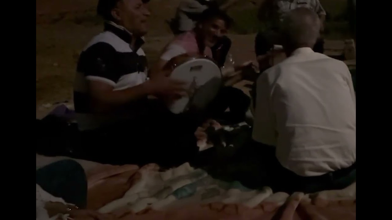 روعة الكلاسيك فالجلسات الأمازيغية البسيطة
