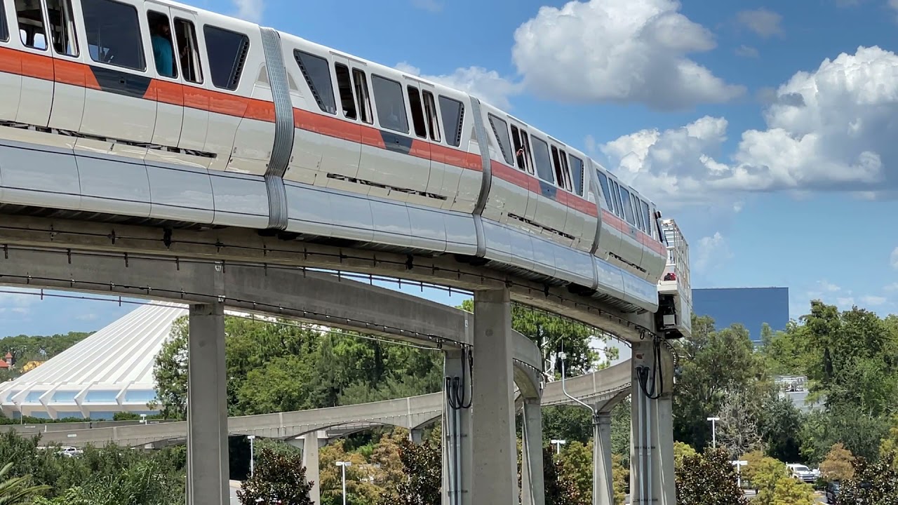Walt Disney World Monorail Loses Power Stranding Guests Onboard in 93 August Degree Temps
