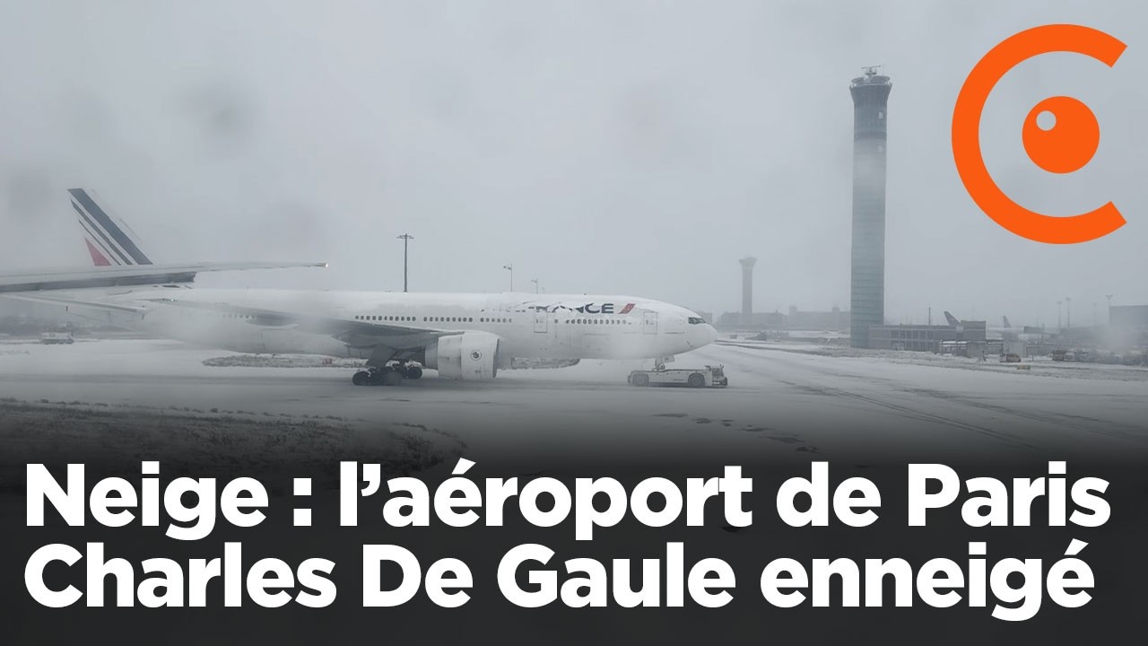 Neige : atterrissage d'un avion à l'aéroport Charles de Gaulle (CDG) sous la neige ce 7 janvier