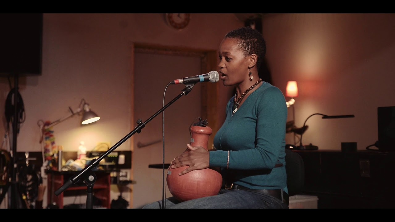 Corry Denguemo (Extrait du titre Olun)