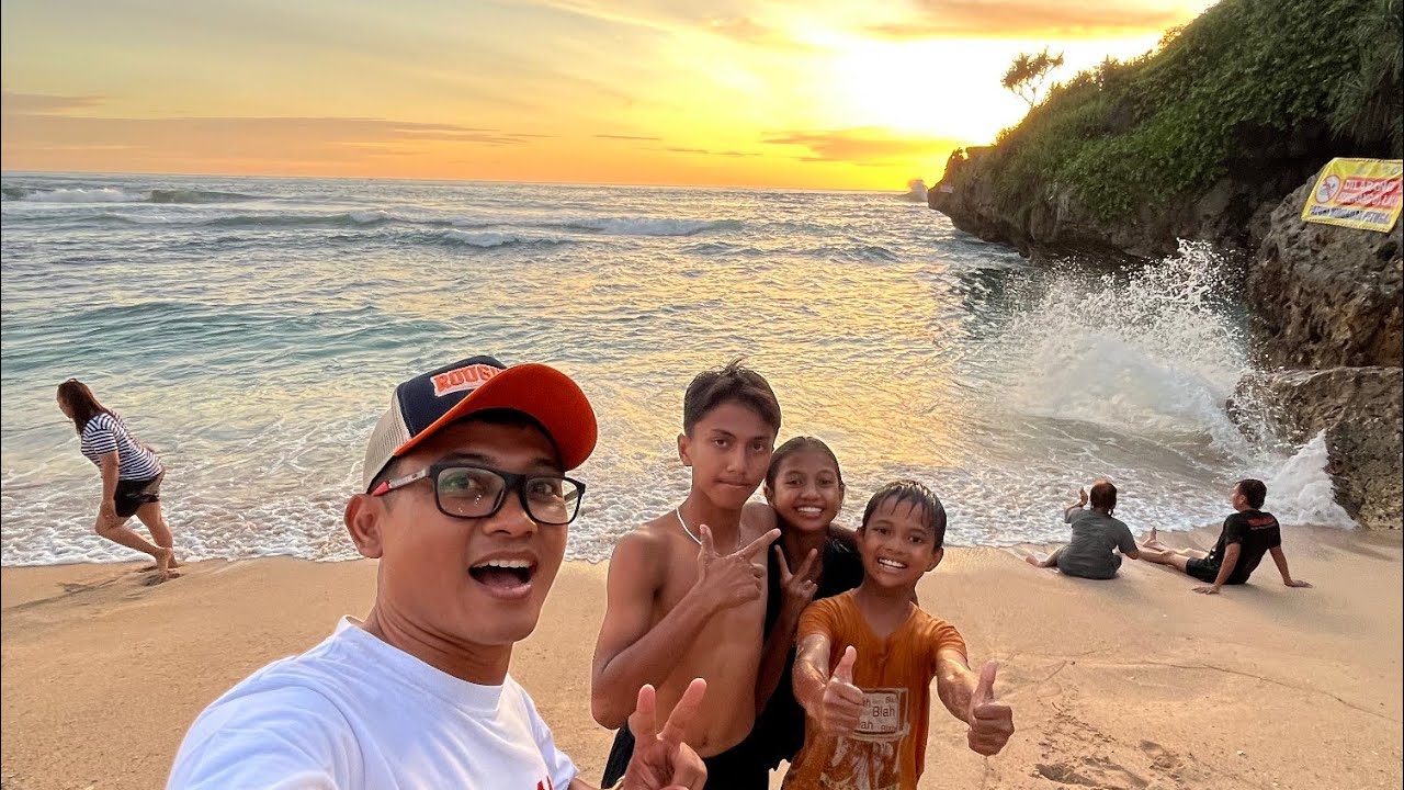 OLEH OLEH KHAS PANTAI SUNDAK MURAH MERIAH LOKASINYA DI GUNUNG KIDUL VIEW SUNSETNYA BAGUS BANGET LUR!