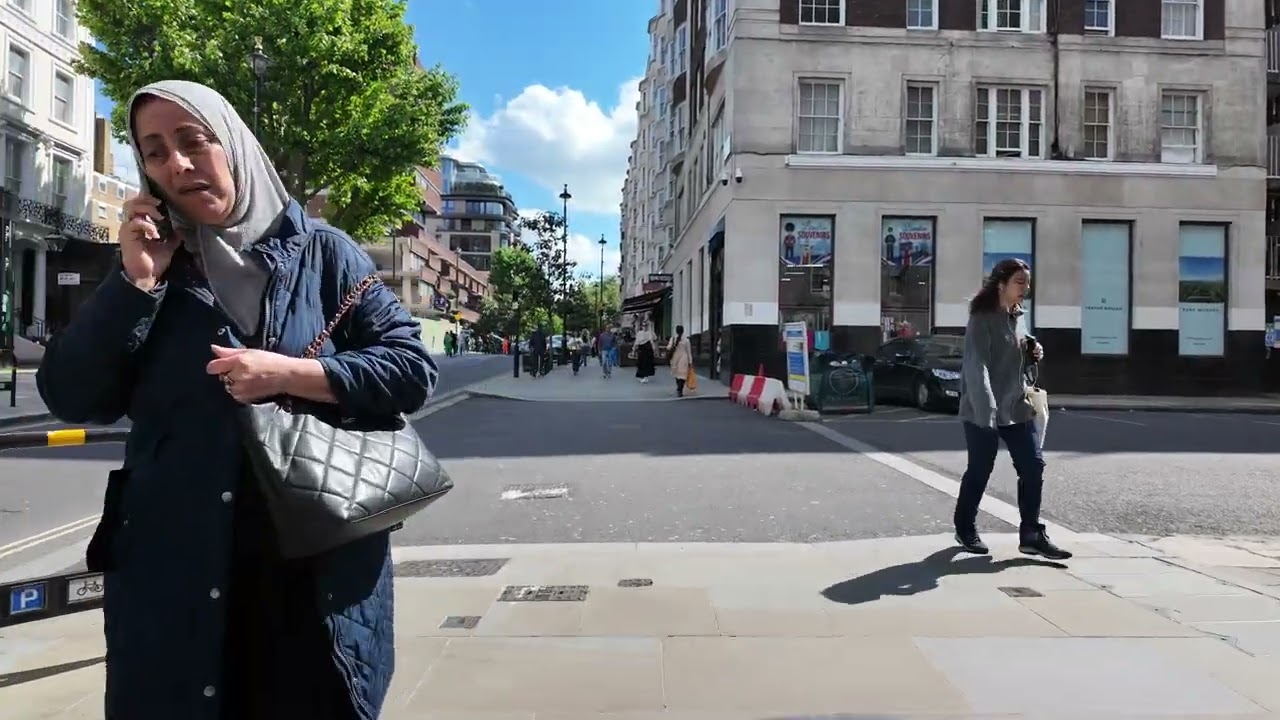 Berjalan di area Bayswater London