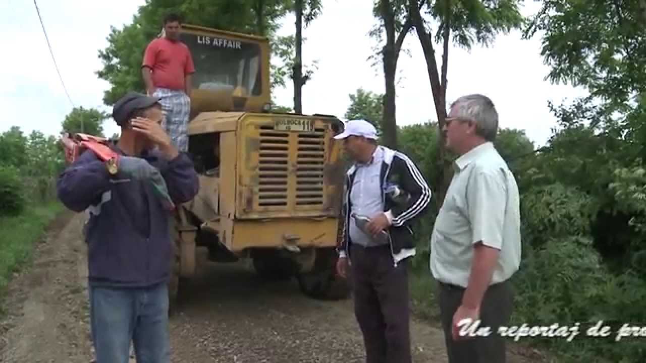 Pietris si pe ulitele de la marginea satului Trifesti, Iasi