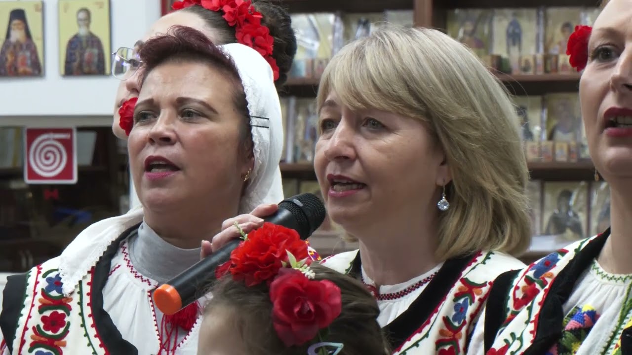 Ansamblul Datini Vlăscene a colindat la Centrul Social PastoralSf. M. Mc. Gheorghe