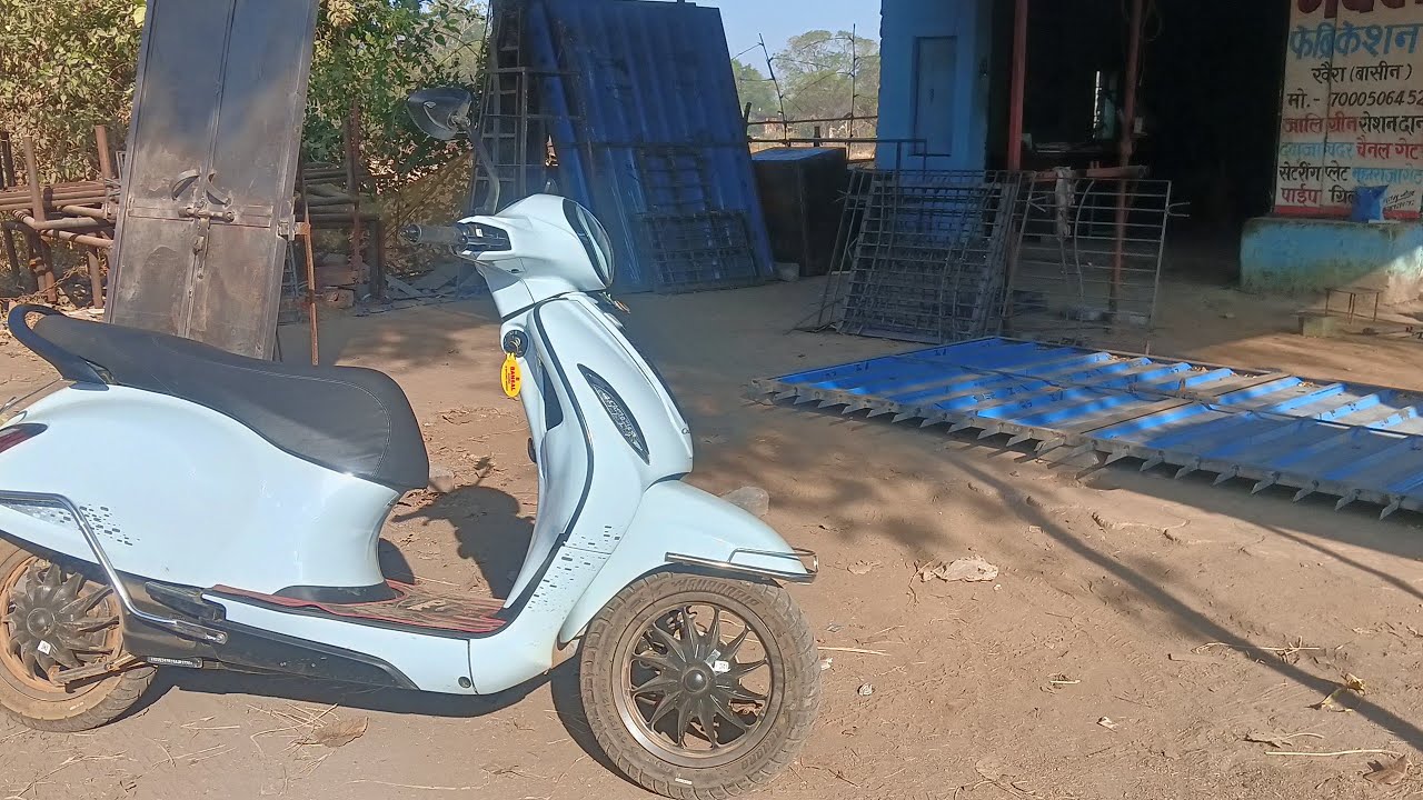Bajaj Chetak night review mid screen review 2026