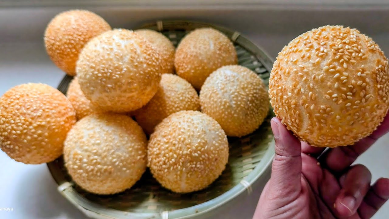 Onde-onde with green bean filling
