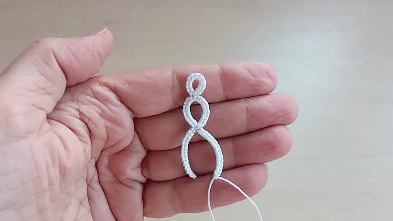Tatting  needle. Self-closing mock ring and floating ring 