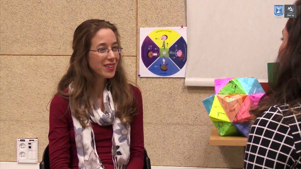 שיחת משוב בין מדריכה פדגוגית לבין סטודנטית עם קשיי למידה  עם כתוביות