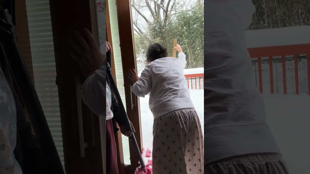 Snow storm in New Jersey! Snow plowing the doors!