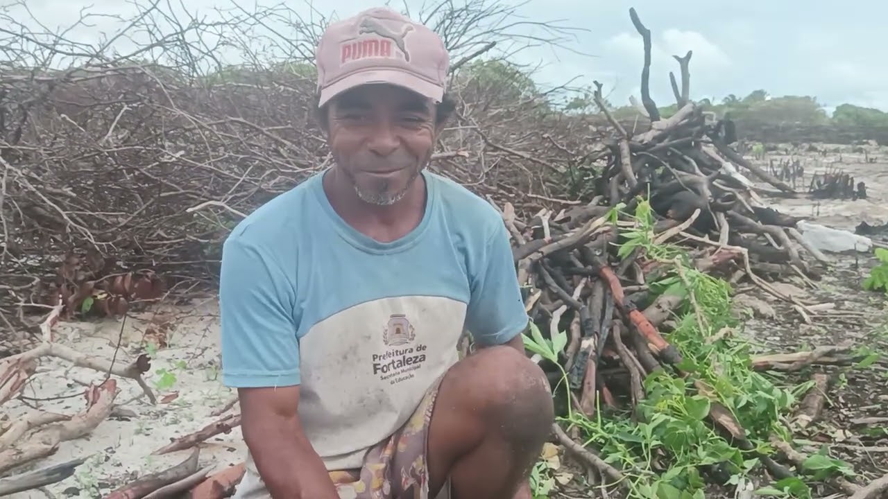 OS AGRICULTORES PLANTANDO SUAS LAVOURAS NO NORDESTE 