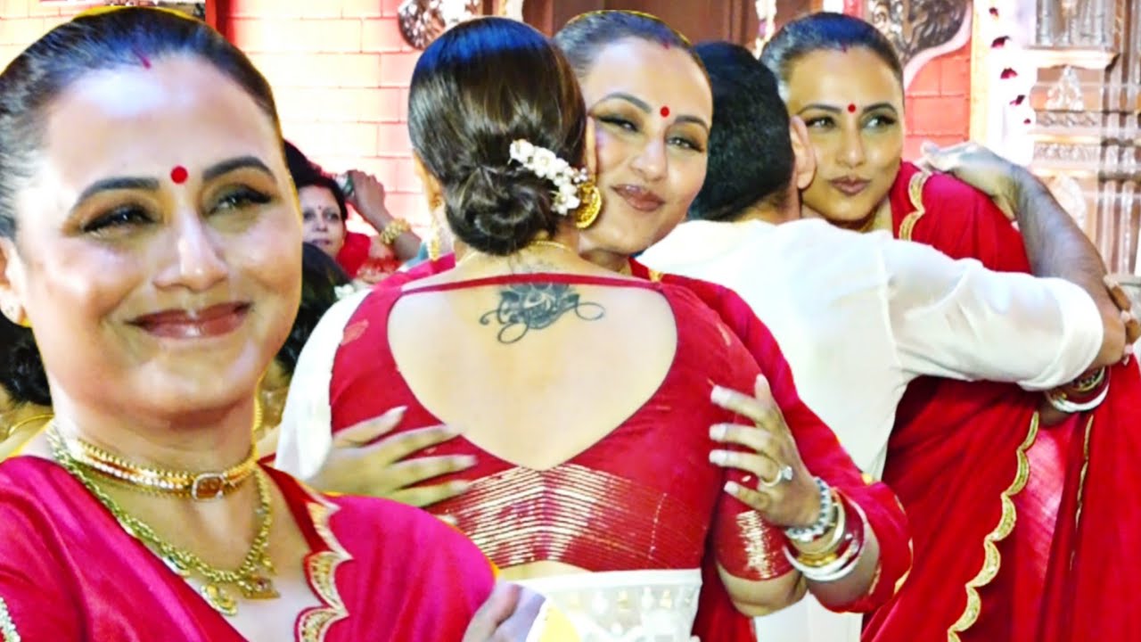Rani Mukherji Dance With Jaya Bachchan At North Bombay BIGGEST Durga Puja 