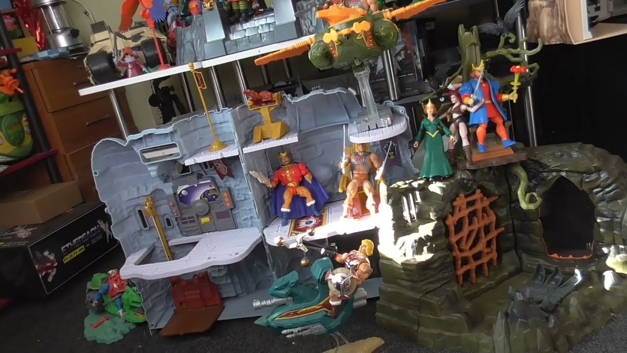 MOTU Cartoon Collection. Figures on castle Grayskull and Fright Zone