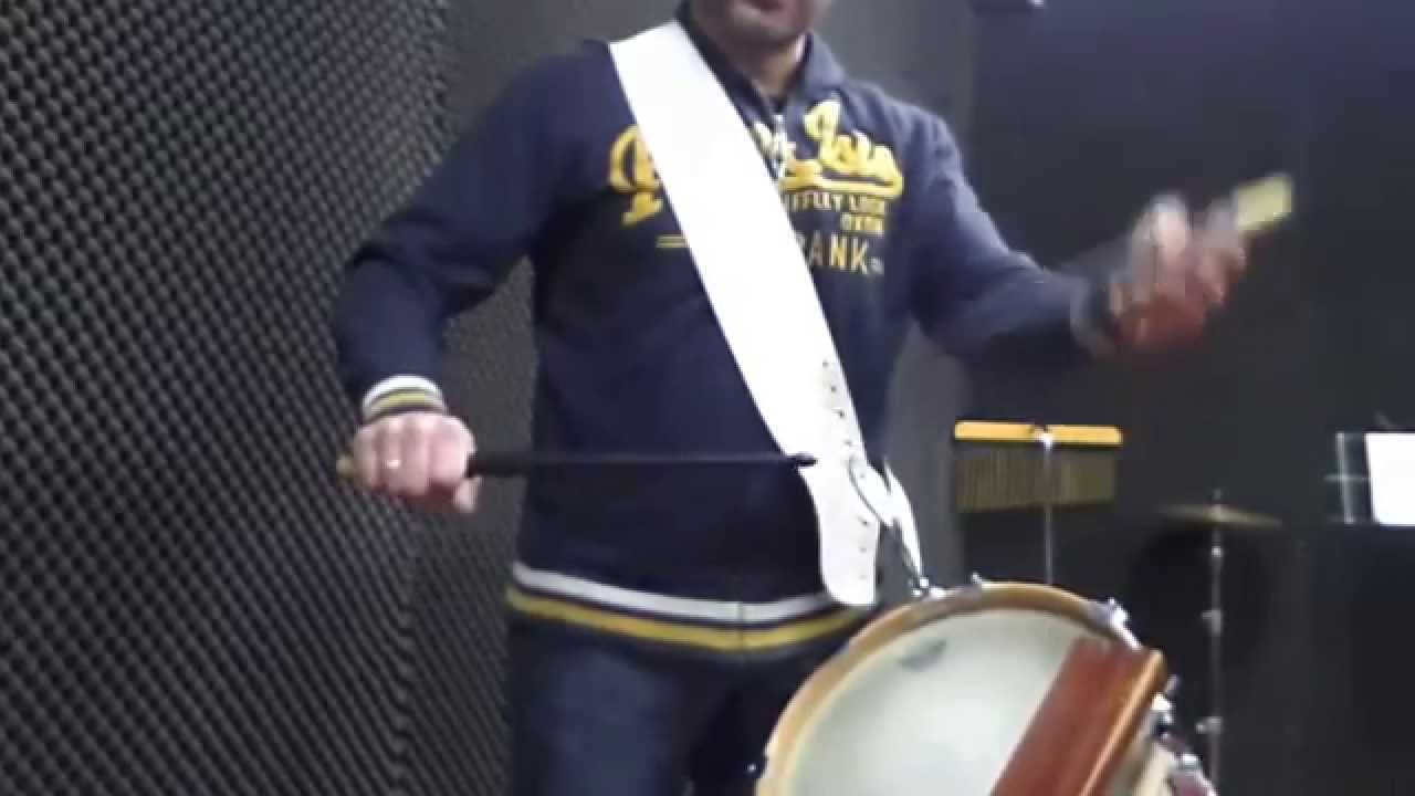 Aprender a hacer el redoble del paso lento cofrade