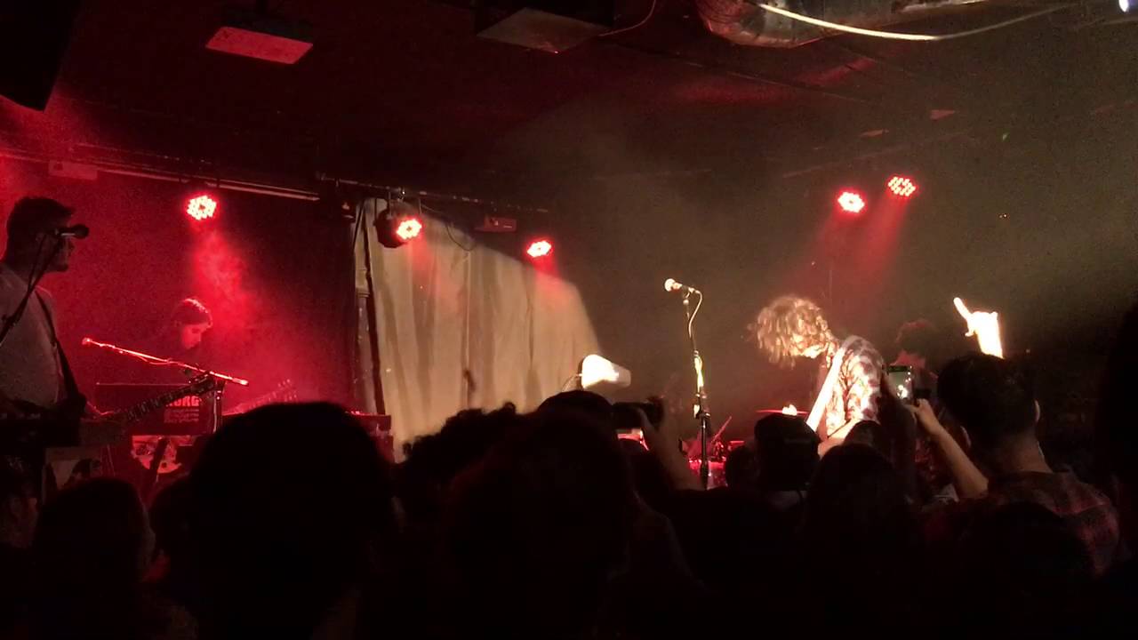 CRX - Walls (live)