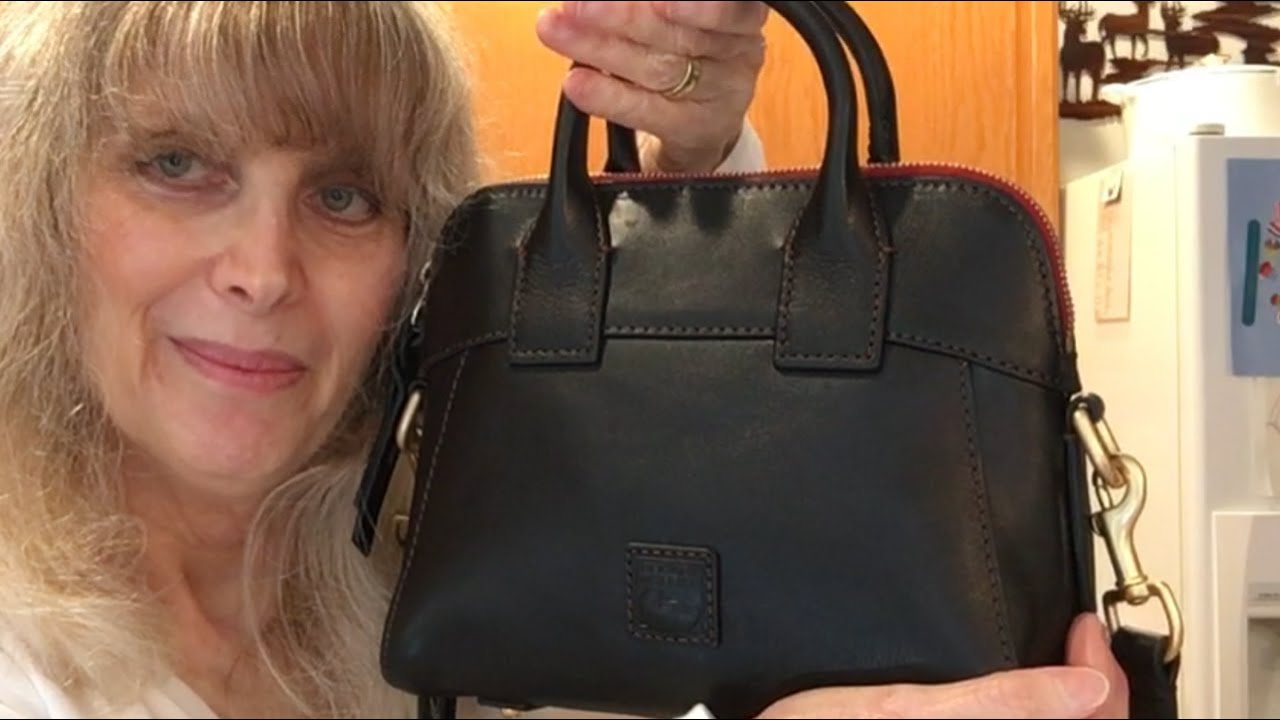 DOONEY FLORENTINE CAMERON CROSSBODY SATCHEL and What Fits Inside: My Bag Of The Day || Bag Hound 🐾