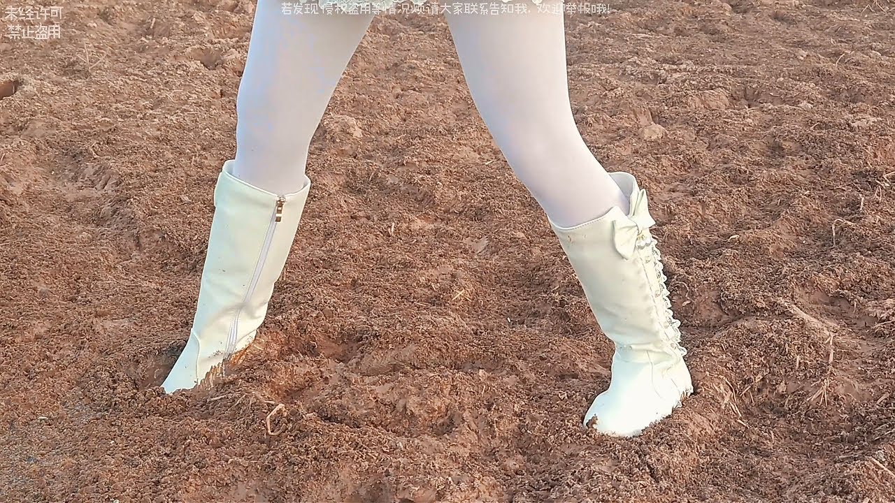 White boots and white stockings wet and muddy(135)(NE)(Full video 32m)