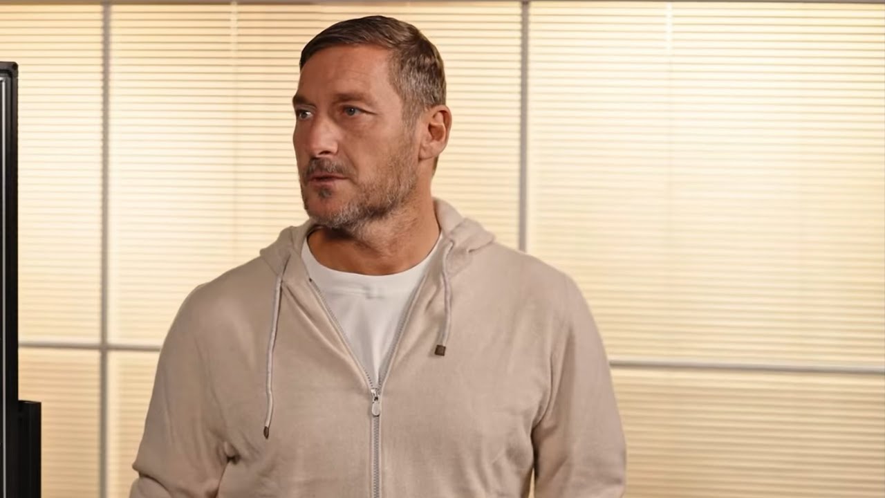 Francesco Totti ammette: &ldquo;Mamma, nonno e nonna tifosi della Lazio&rdquo; ma poi cambia versione 