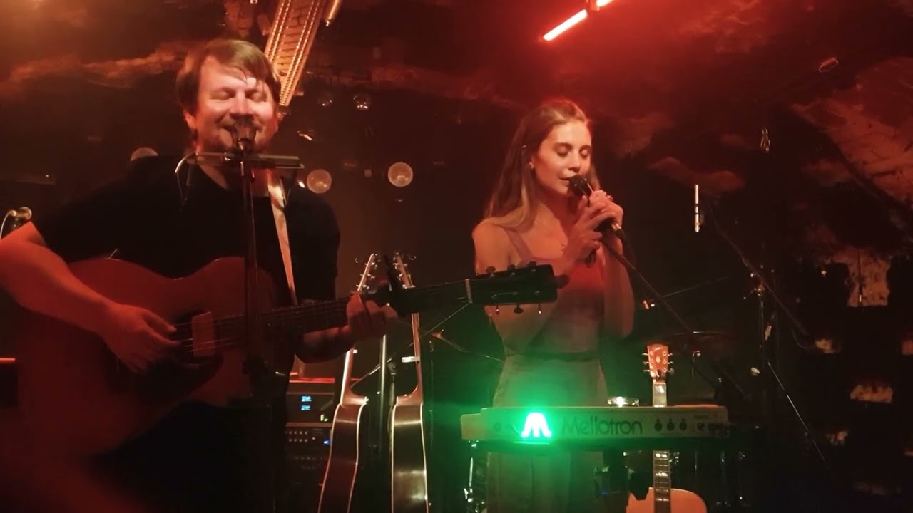 Ocie Elliott - Down by the water & Be Around (BRATISLAVA 21.05.2022)