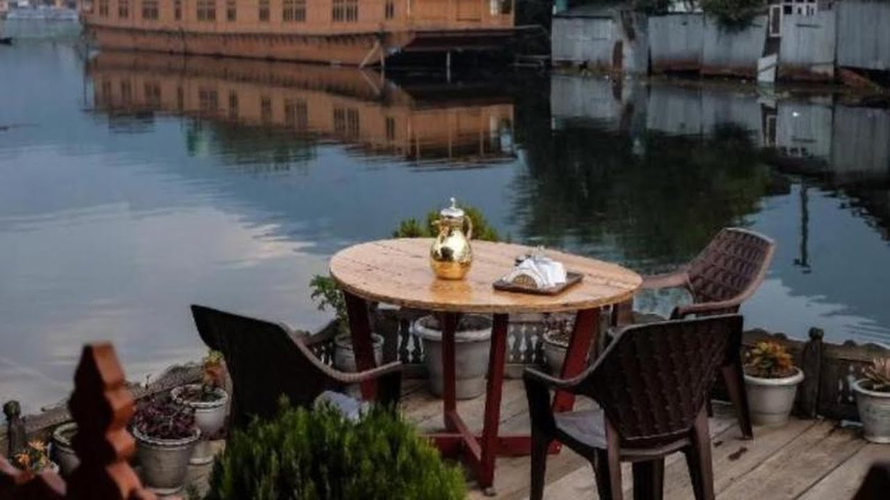 Отель OMAR KHAYYAM HOUSEBOAT RETREAT and FAVELA HEADROOMS | Сринагар, Индия | Обзор отеля ⭐