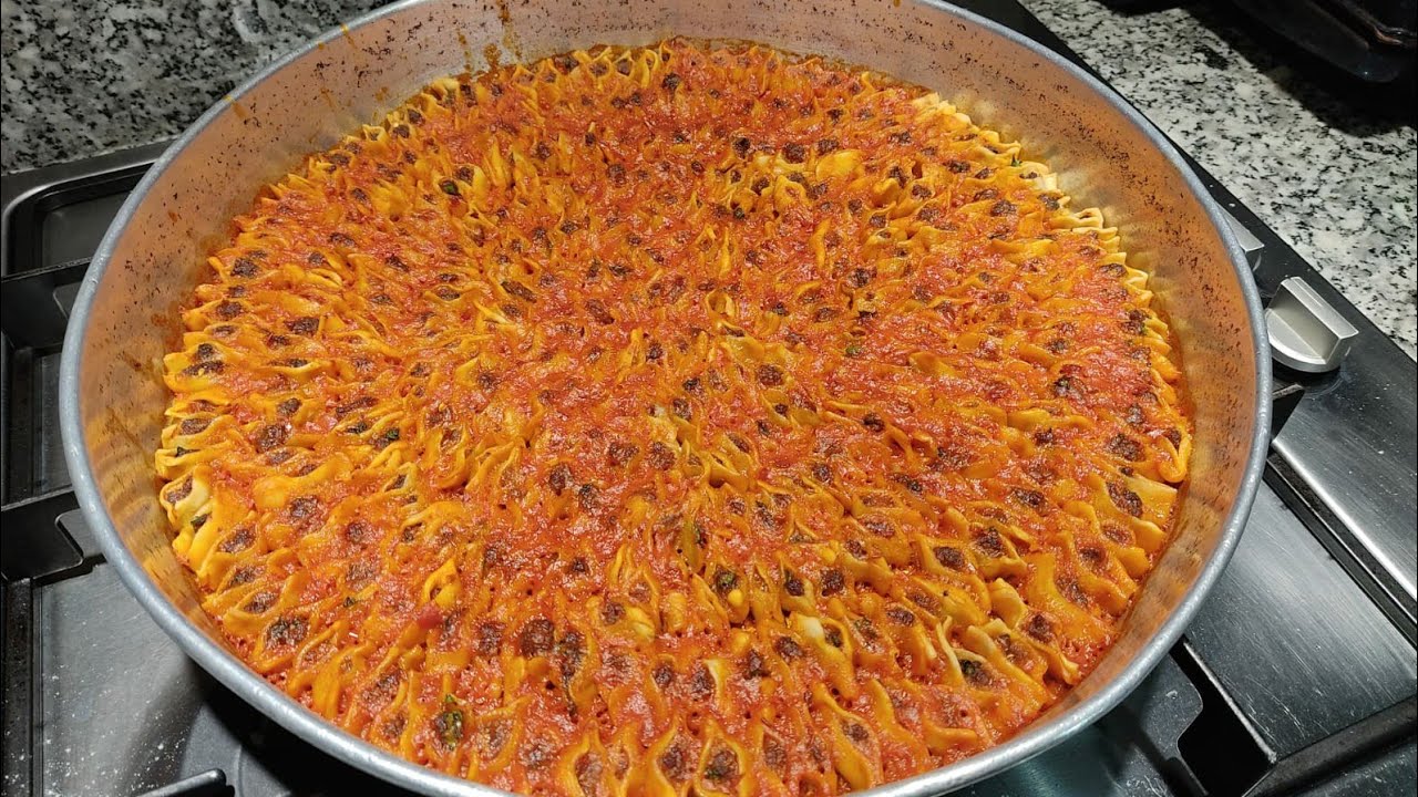 TEPSİ MANTISI NASIL YAPILIR? KAPIŞ KAPIŞ BİTEN ÇOK LEZZETLİ MANTI