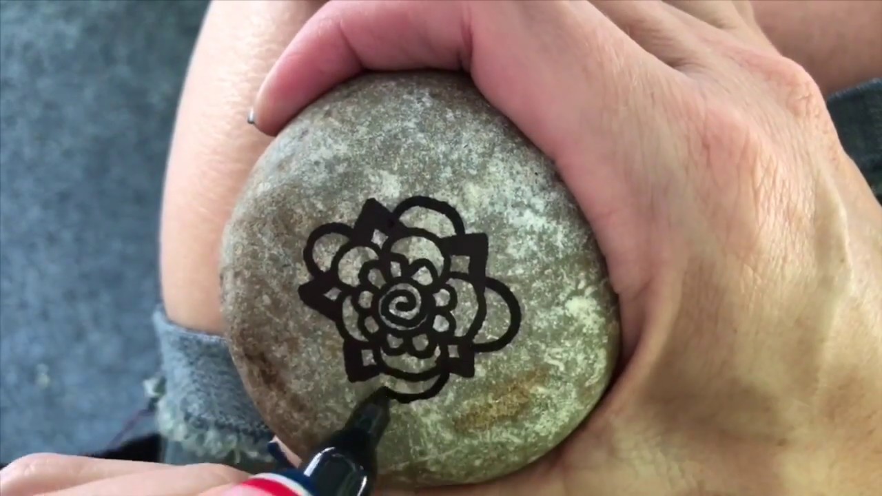 Zendoodling a #Quigtangle to a Rehide Rock