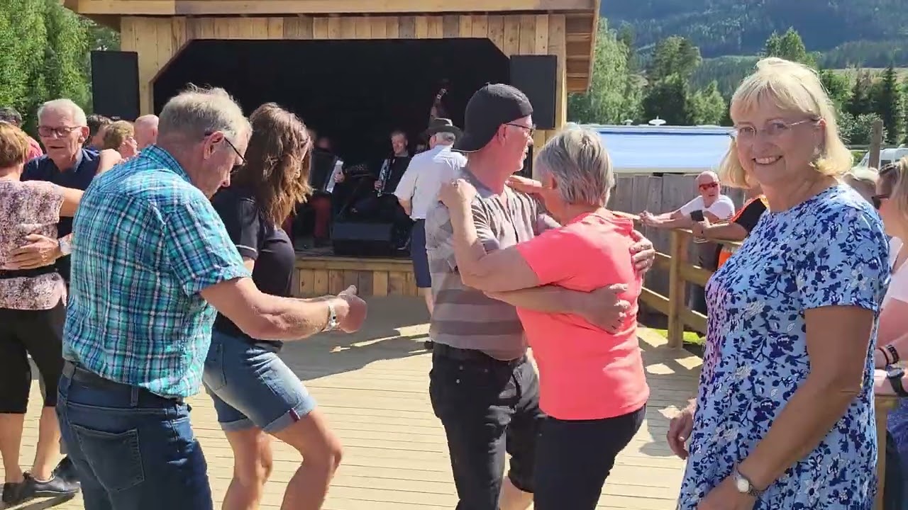 livsglede polkaen med Aage Sogns på Dokka Camping Dansnytt Vigdis Øie