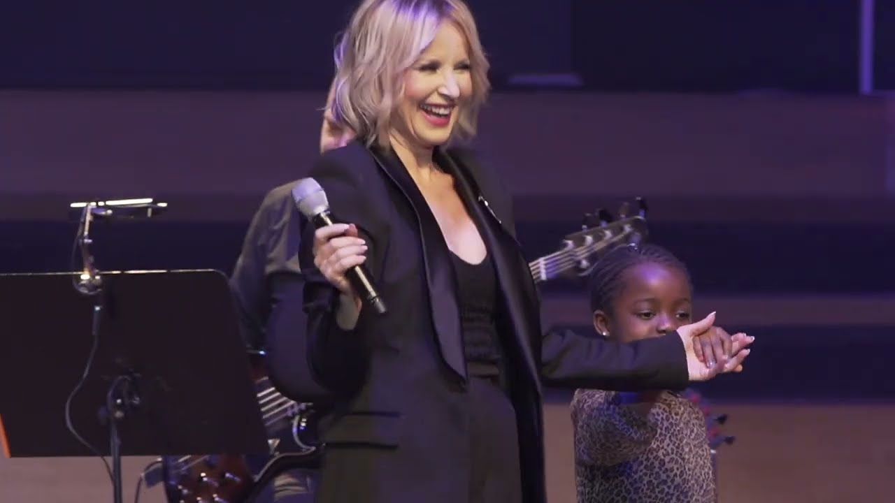 Danijela Martinović - Pleši sa mnom (Koncert Open Heart, Lisinski 8.3.2023.)