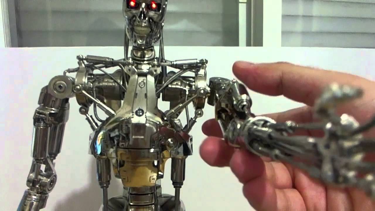 HOT TOYS TERMINATOR ENDOSKELETON