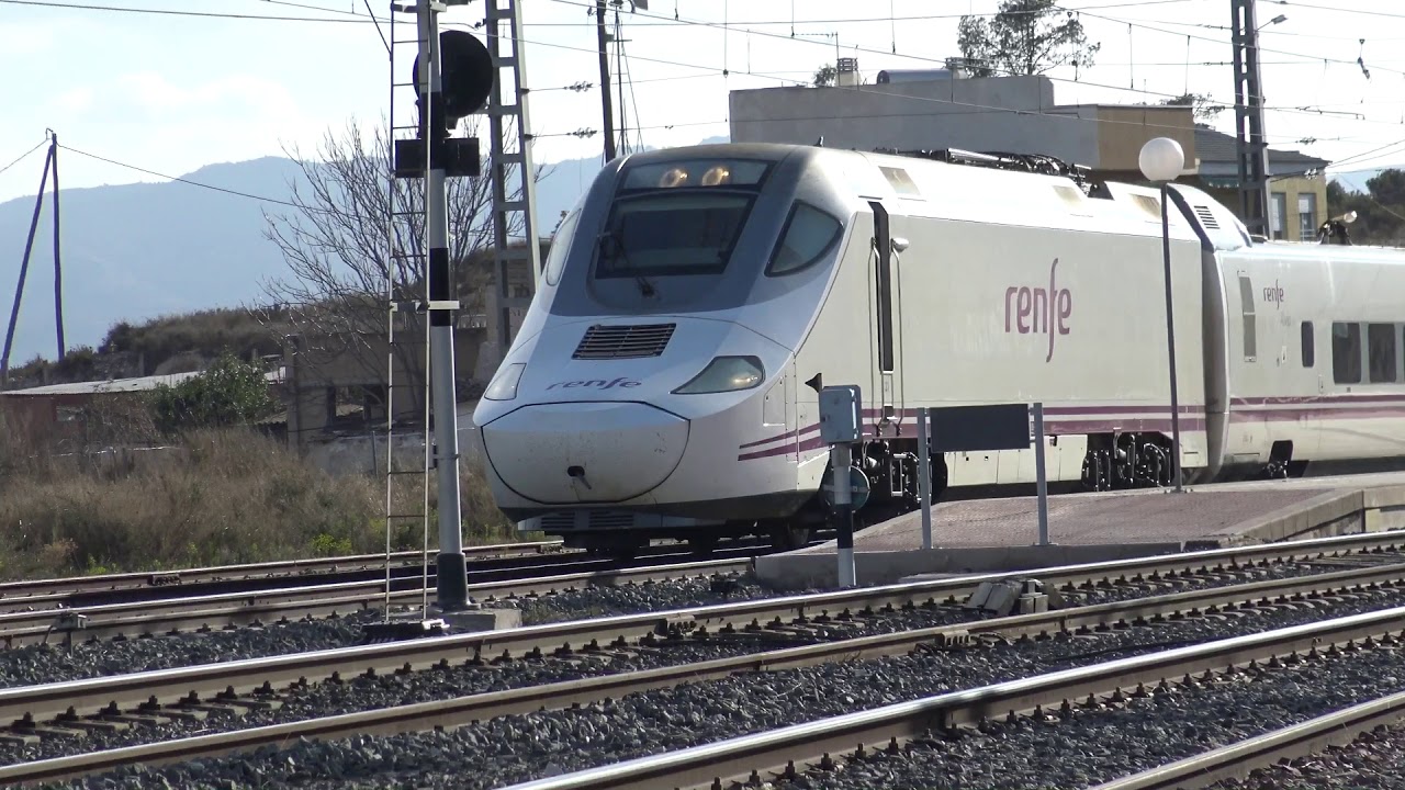Trenes por la estación de Elda Petrer (17 02 2019).