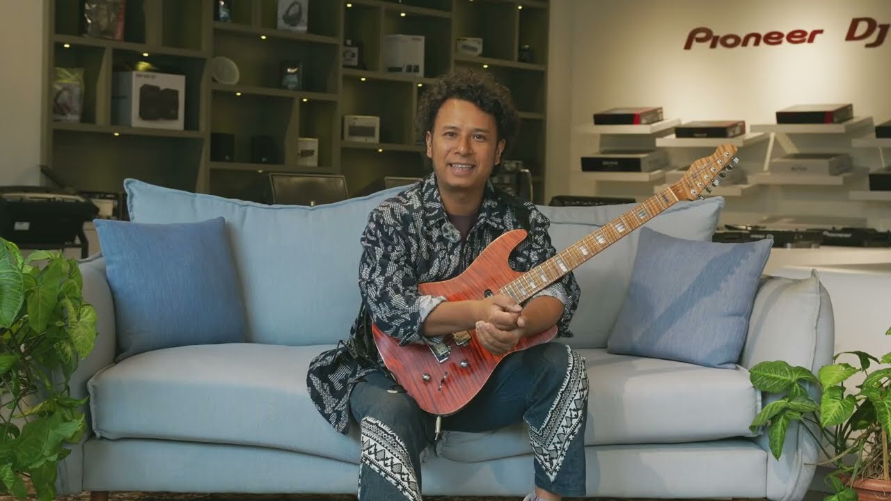 John Shrestha, Sanjib Subba and Ridesh Tamang reviews AKG WMS 40 wireless instrument set