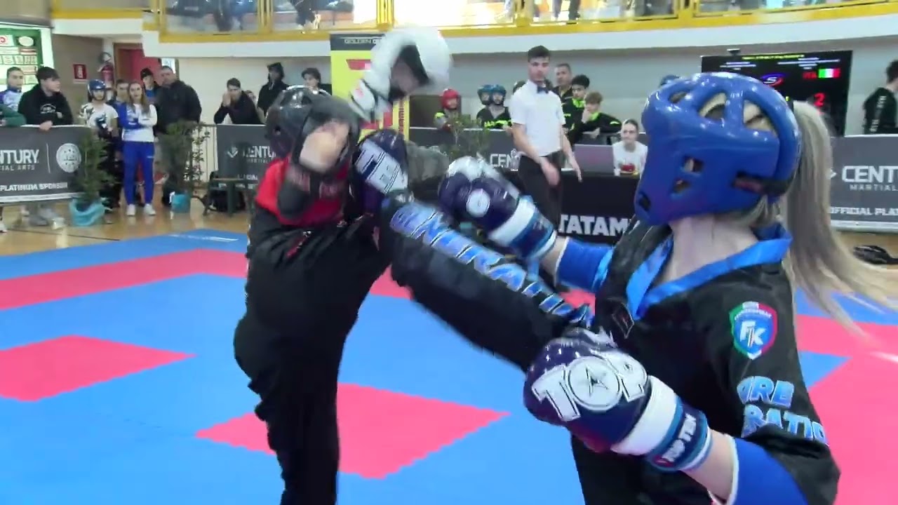 Delia Herciu v Aurora Penzo Golden Glove 2025