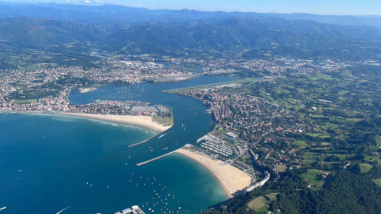 Espectacular despegue desde el aeropuerto de San Sebastián con vistas a Hondarribia | IB495 Iberia