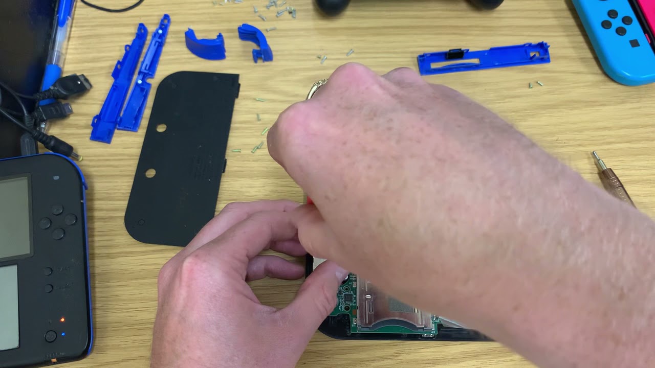 Lazy 2DS repairs- motherboard swap and analog stick replacement