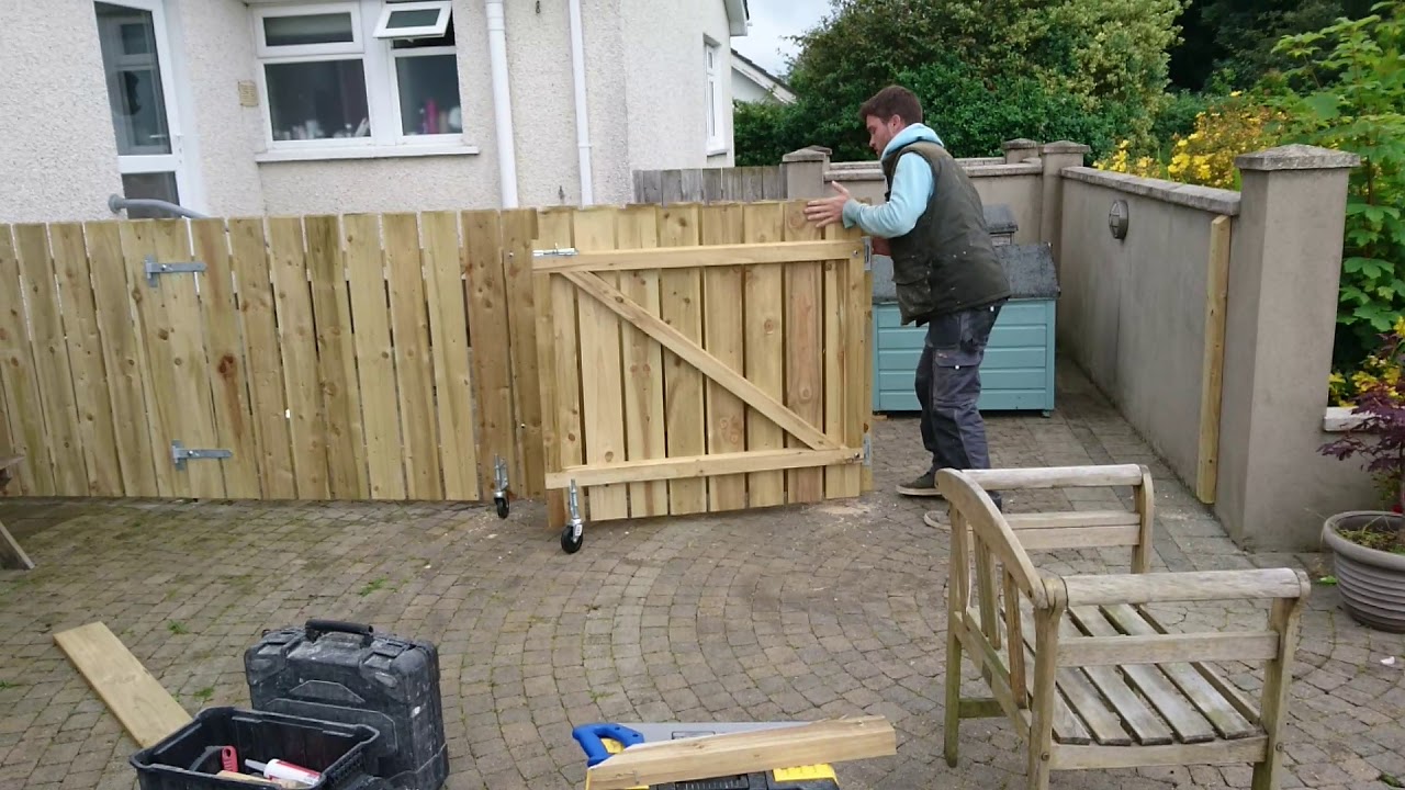 Bi-folding Gates
