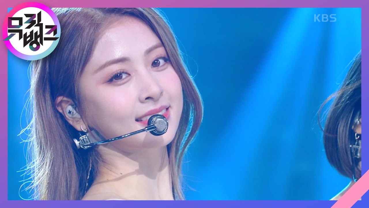 Blue Flame - LE SSERAFIM (르세라핌) [뮤직뱅크/Music Bank] | KBS 220506 방송