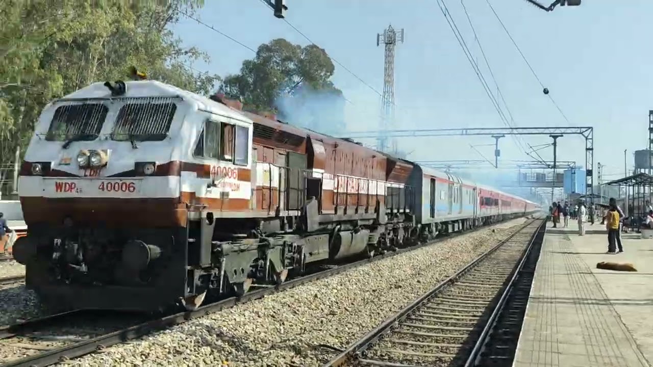 INDIA's ONLY RED COLOURED WDP4B! LDHD WDP4B #40006 With 14804 Express Skips Bharoli Smoking Heavily!