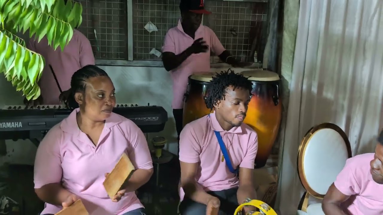 Mzee wa ngenga Bwana hapelekwi saloon!! 