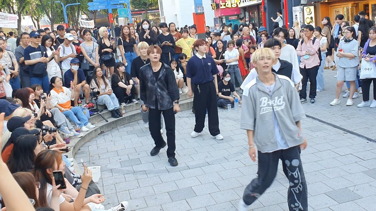 [STREET ARTIST] ABLUE, KPOP BOYGROUP. HONGDAE BUSKING. 230701.