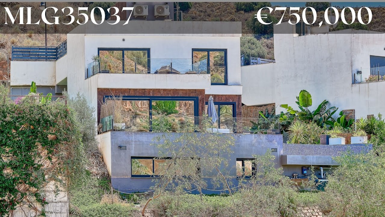 Luxury modern villa for sale in El Peñoncillo, Torrox, MLG35037