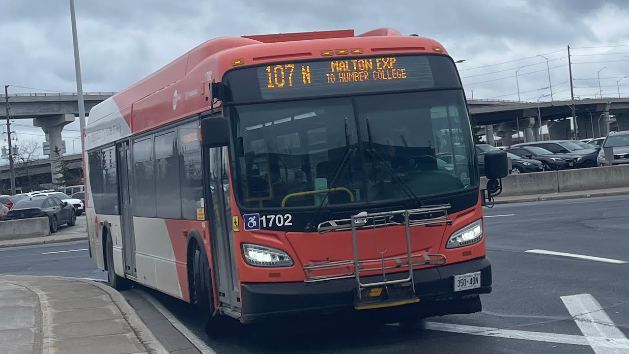 Miway Bus Ride 2017 New Flyer XD40 #1702 107 N Malton Express (Viscount Station to Westwood Square)