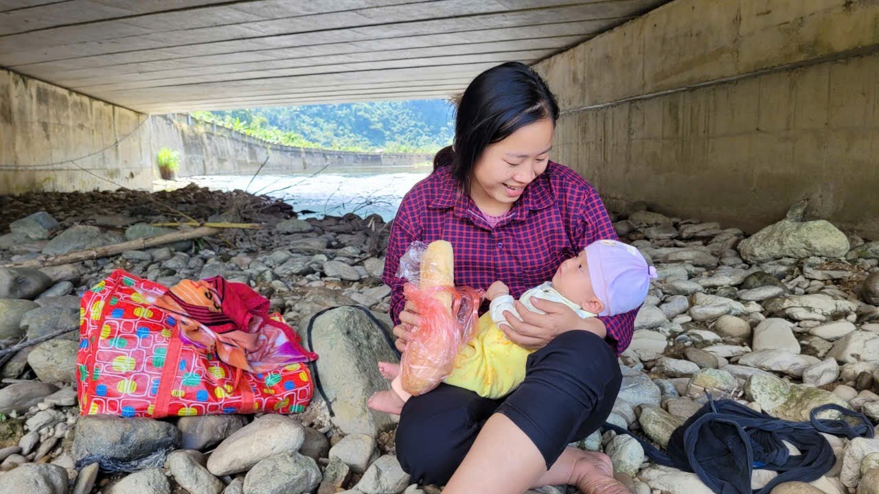 The poor girl returns home, wandering to an abandoned house. A new life for a single mother begins.