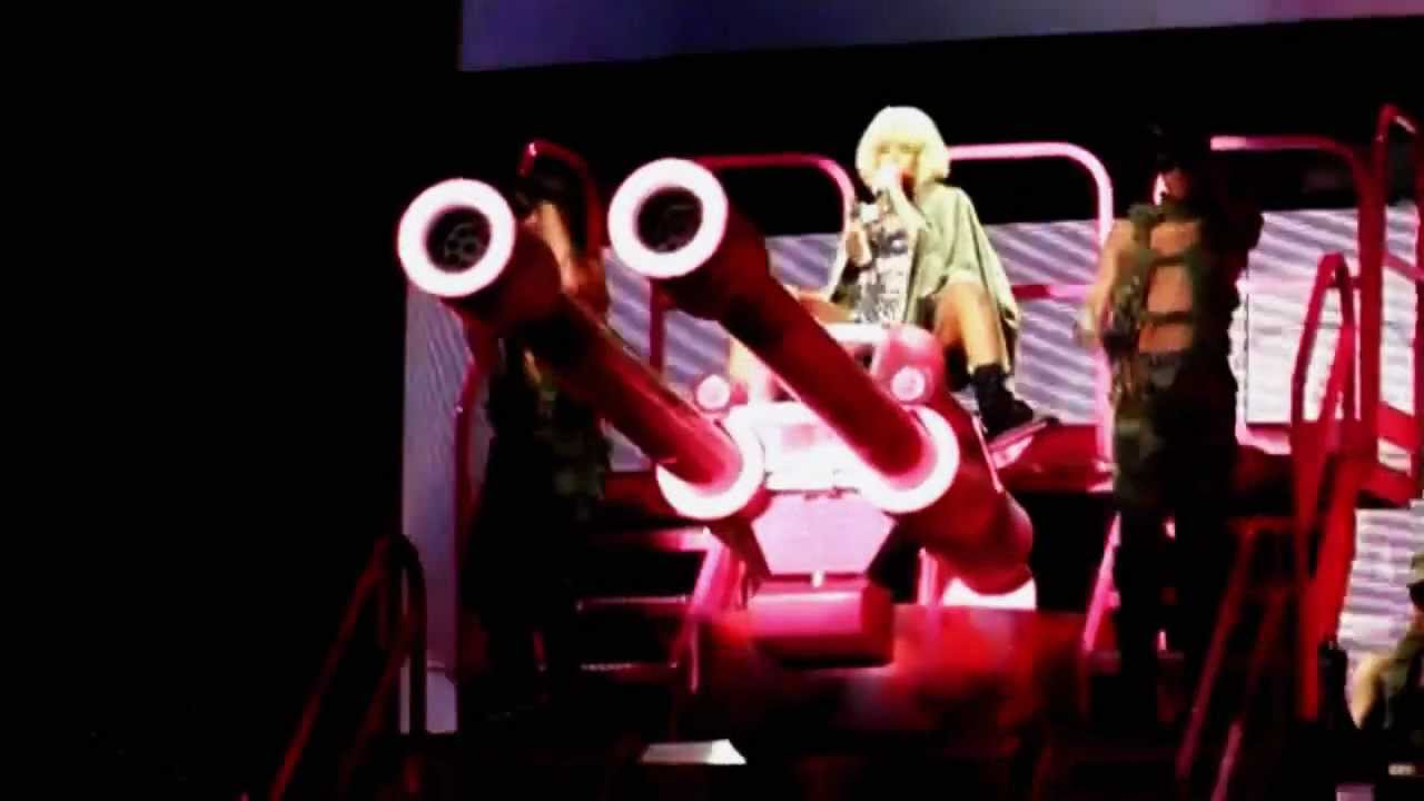 Rihanna - Loud Tour Live In Turin - Part 3