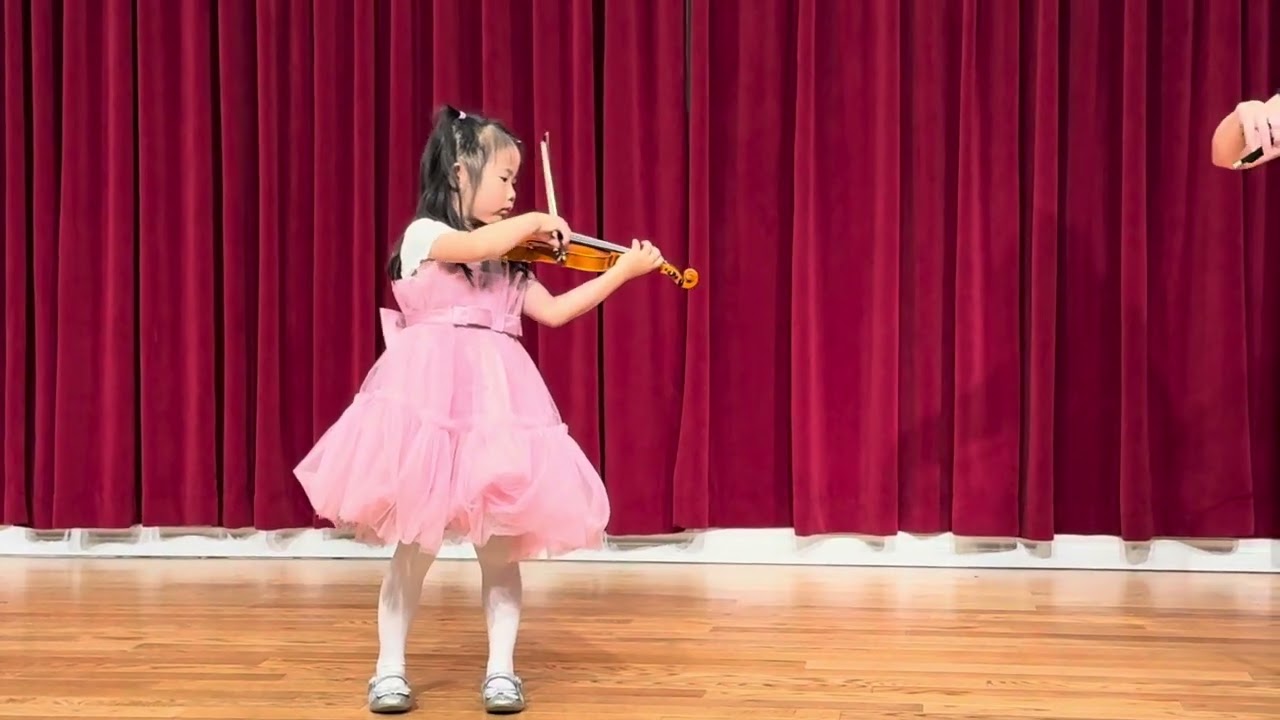 Suzuki violin book 2: Gavotte from Mignon (13th recital)(5 years old)