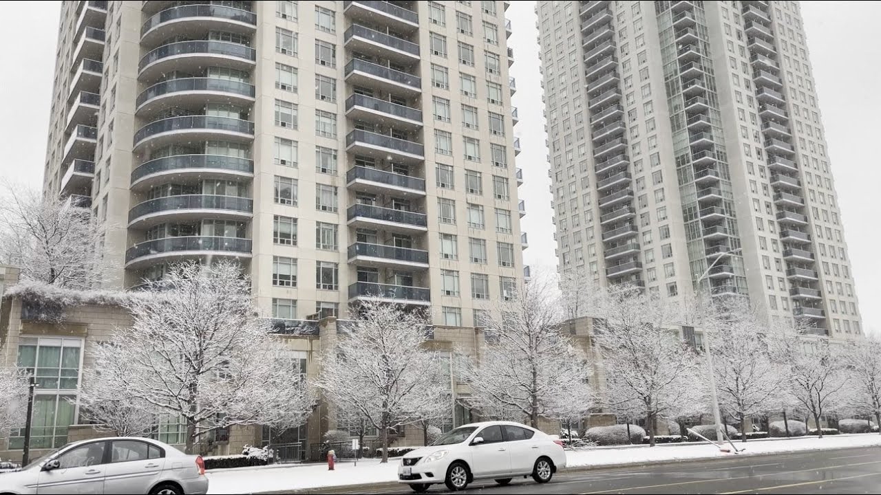 Downtown Mississauga City Streets Walk in Winter - Snowfall in March