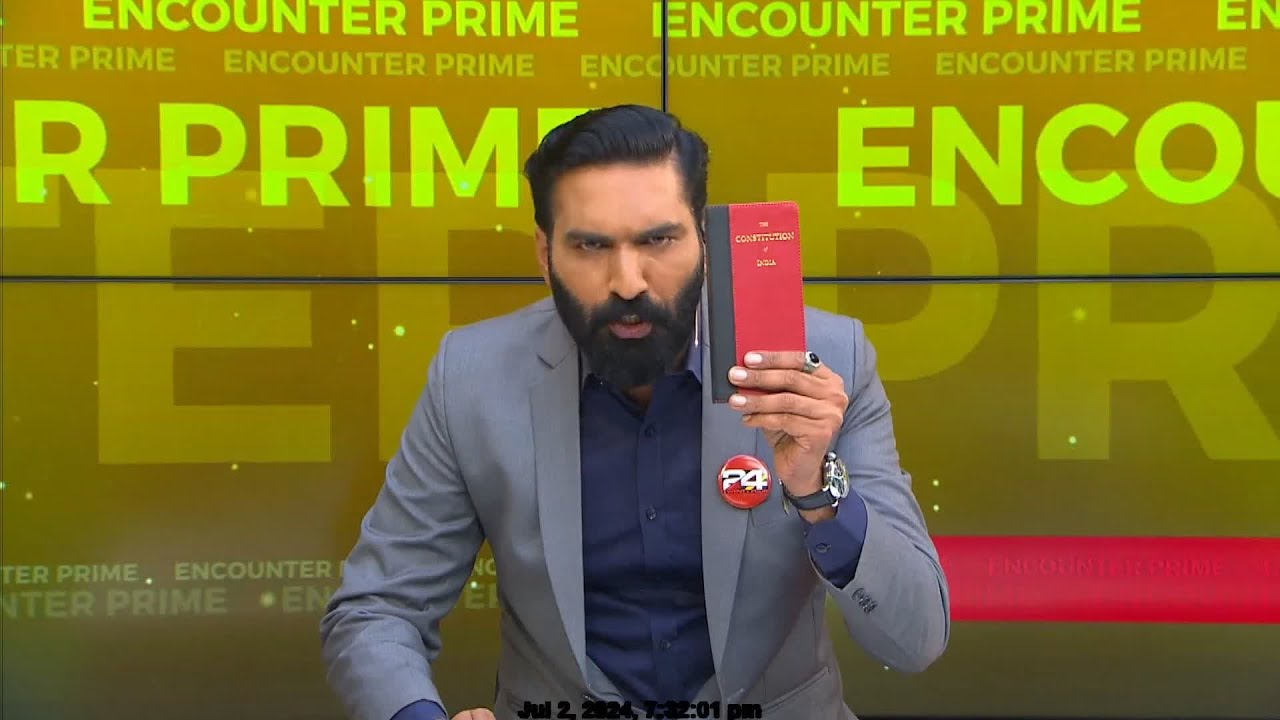 ഭരണഘടന ഉയര്‍ത്തിപ്പിടിച്ച് അവതാരകന്റെ Encounter Intro| Hashmi Taj Ibrahim