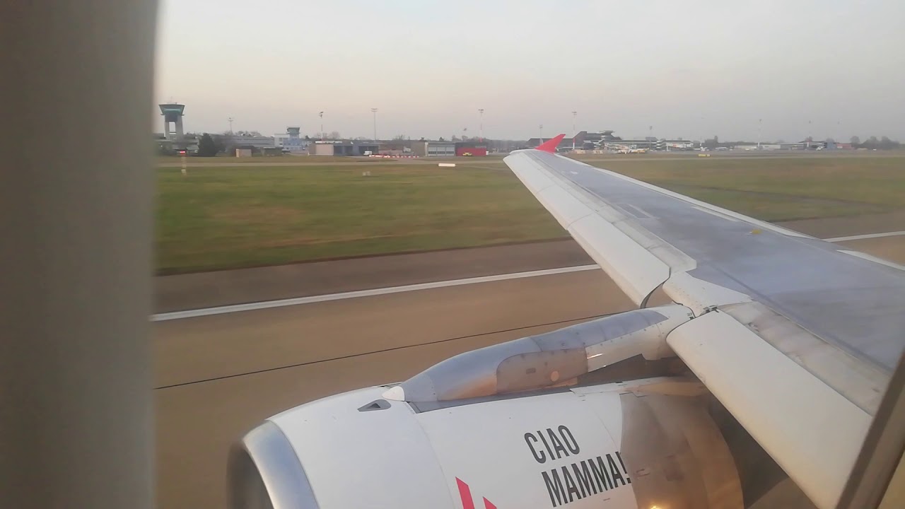 Volotea A319 powerful evening takeoff SXB