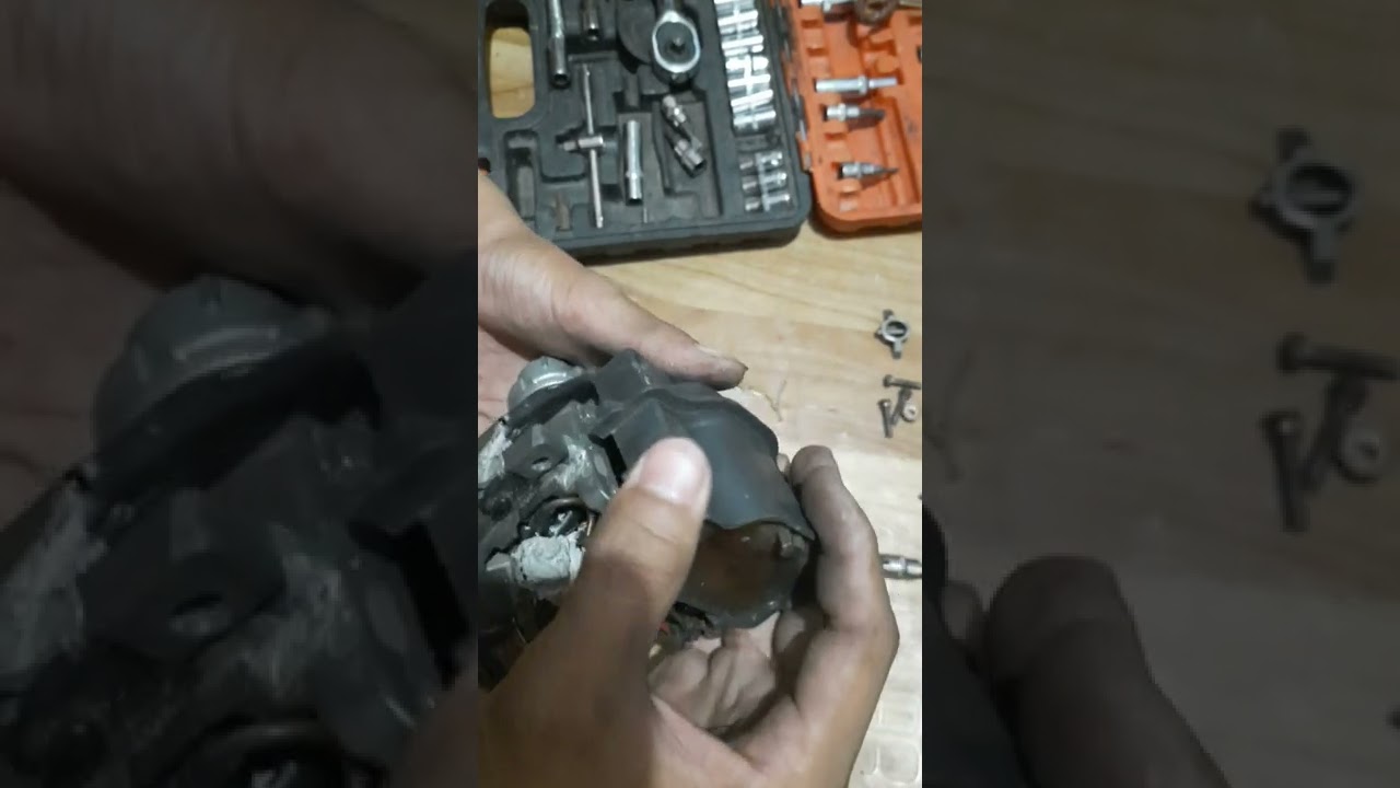 DISASSEMBLE TOYOTA 2E ENGINE DISTRIBUTOR / REPLACE OIL SEAL BEARING