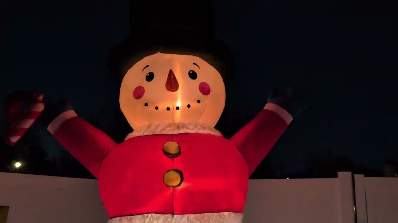 2017 Gemmy Animated Airblown 12ft. BJ's Snowman Review!