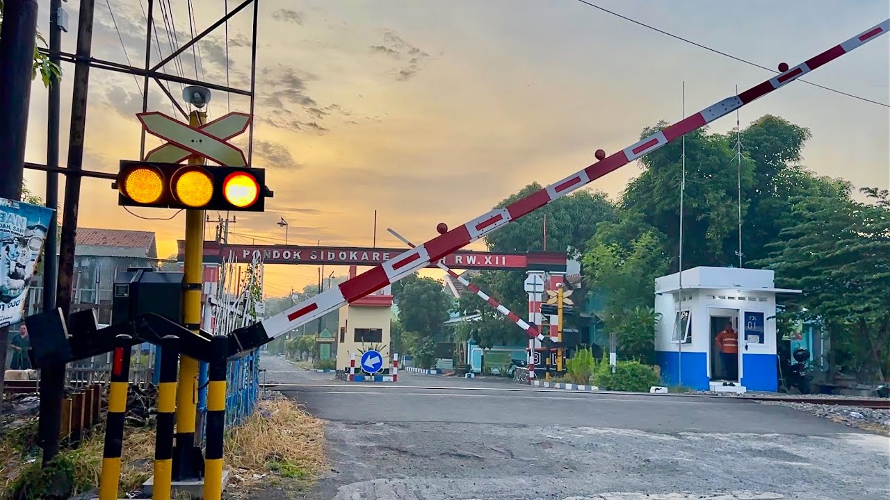 UNIK! Perlintasan Kereta Api Sidokare Sidoarjo, Jawa Timur